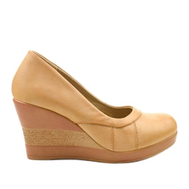 Zapatos de tacón con cuña beige de Berinara