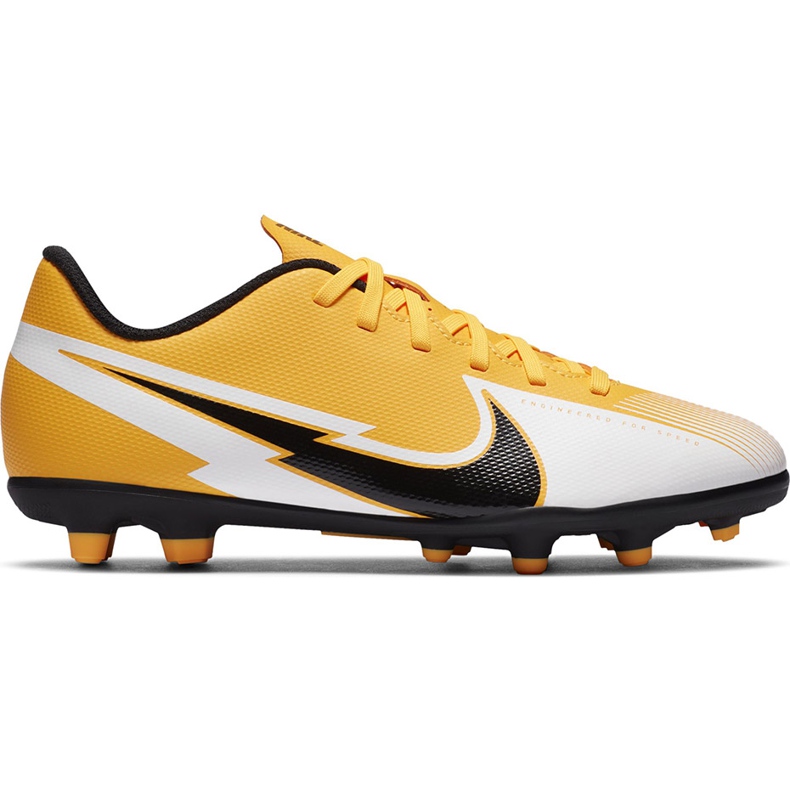 Zapatos de fútbol Nike Mercurial Vapor 13 Club FG / MG Junior AT8161 801 naranja amarillo