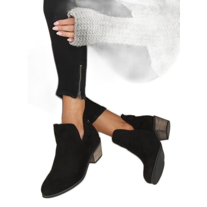 Botas negras con un recorte negro CM-8M4-1 Negro Botas negras con un recorte negro CM-8M4-1 Negro