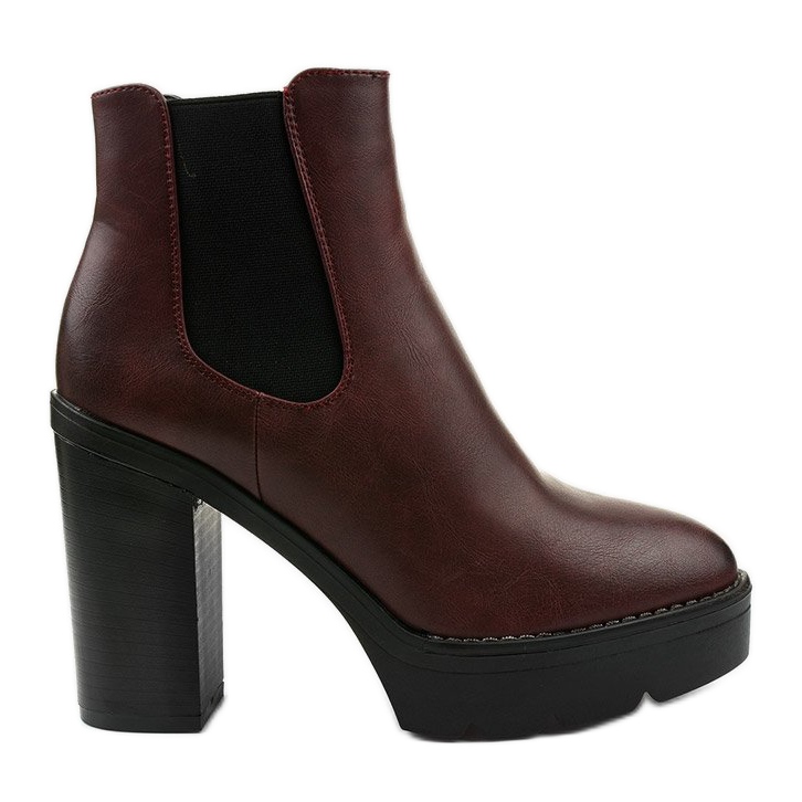 Botas granate en el poste de Merela negro rojo
