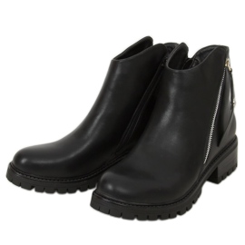 Botas negras en el protector K-9996-2 Negro