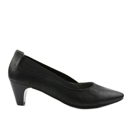 Zapatos negros de mujer en el puesto de Deloney