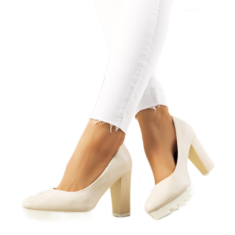 Bombas beige en el puesto de Silverbee