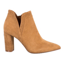 Bella Paris Botas con estilo en un poste marrón