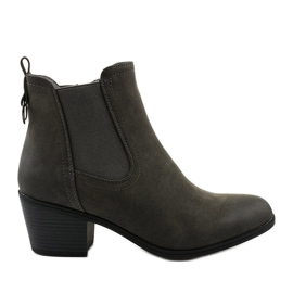 Botines de ante gris en la publicación de Tarrenscribe