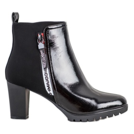 Gogo Botas de charol negro