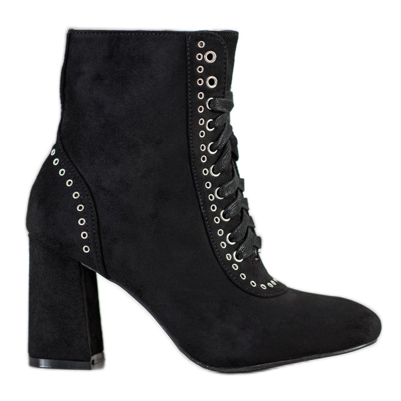 SHELOVET Botines atados en un poste negro