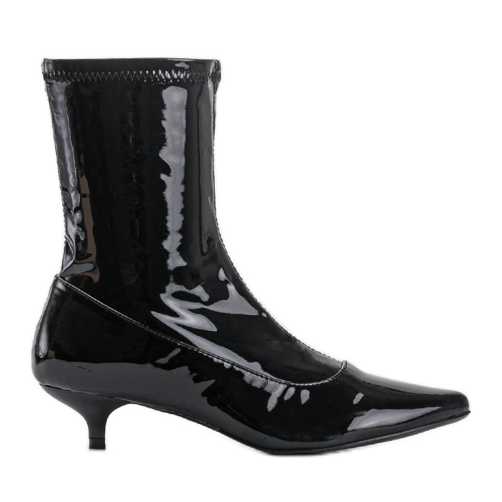 Tacones lacados en negro con un calcetín Ragemour Tacones lacados en negro con un calcetín Ragemour