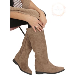Botas sobre una cuña beige oculta ST-11P