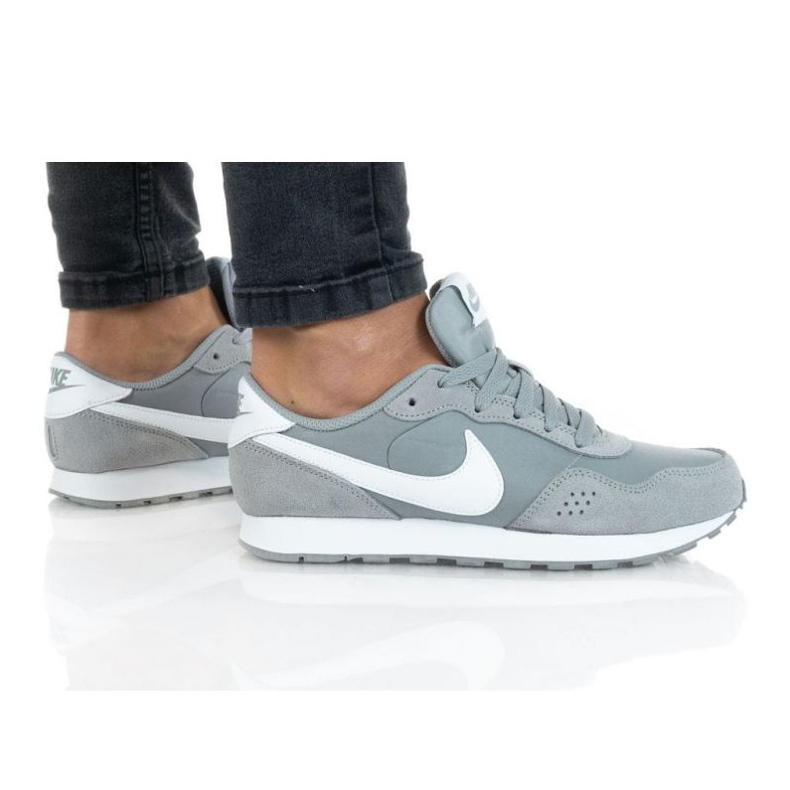 Calzado Nike Md Valiant (GS) Jr CN8558-001 gris Calzado Nike Md Valiant (GS) Jr CN8558-001 gris