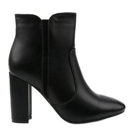 Botas negras de cuero ecológico en el poste Wondermist negro