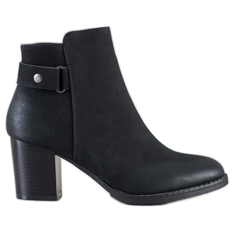 J. Star Botas cómodas en un poste negro