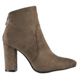 Ideal Shoes Botas clásicas en un poste marrón caqui