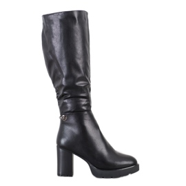 SHELOVET Botas negras en un poste negro