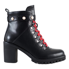 Ideal Shoes Botas de rock en el poste negro