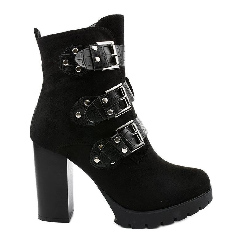 Botines de ante negro en el poste de Lilybank Botines de ante negro en el poste de Lilybank