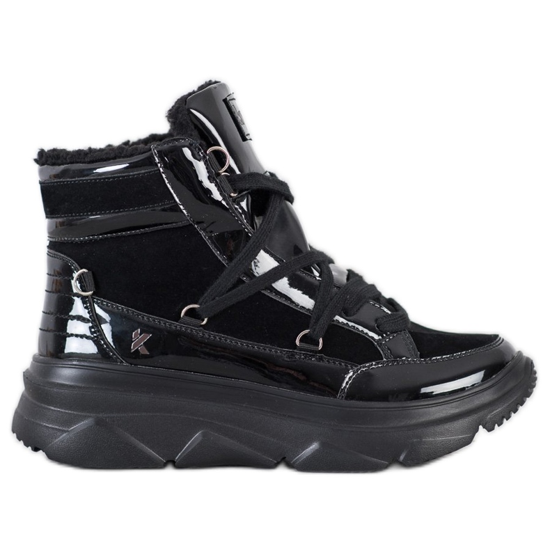 Kylie Tramperos lacados en negro de moda