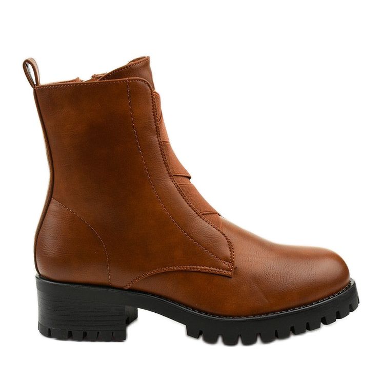 Botas marrones en el poste de Chanhett aislado marrón Botas marrones en el poste de Chanhett aislado marrón