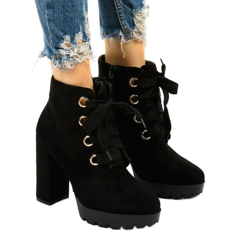 Botines negros en ante ecológico Athlis Botines negros en ante ecológico Athlis