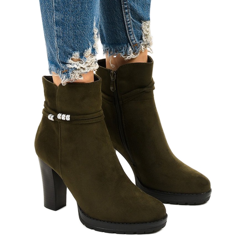 Botas altas verdes en el puesto de Vabella Botas altas verdes en el puesto de Vabella