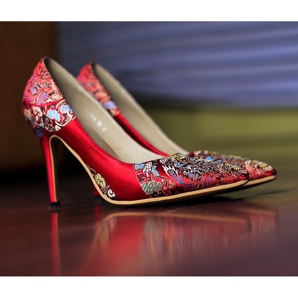 Elegimos los mejores zapatos para trajes de mujer.