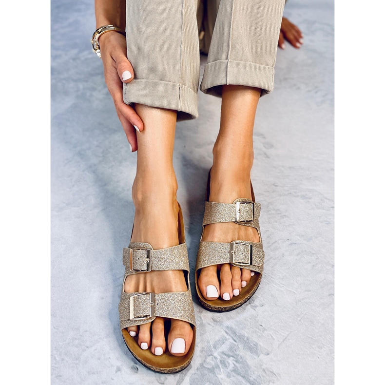 Pantuflas de corcho con purpurina dorada Alexa dorado 1 Pantuflas de corcho con purpurina dorada Alexa dorado 1