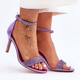 Sandalias De Mujer En Un Tacón Alto Con Joyas Púrpura Perfecto violeta 1