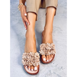 Sandalias cuña con flores de Galia Beige 4