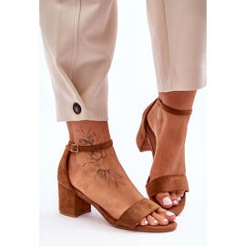 Sandalias clásicas de tacón bajo de luna de miel de ante color camel marrón 1