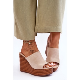 Mules ligeros en una plataforma masiva Beige Good Vibe 5