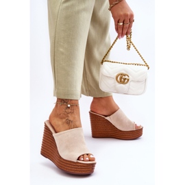 Mules ligeros en una plataforma masiva Beige Good Vibe 4