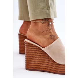 Mules ligeros en una plataforma masiva Beige Good Vibe 2 Mules ligeros en una plataforma masiva Beige Good Vibe 2