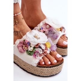 Pantuflas Material Flores Blanco Nessa 3