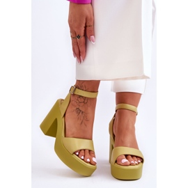 Sandalias Karmine de color lima de moda con tacones masivos verde 1 Sandalias Karmine de color lima de moda con tacones masivos verde 1