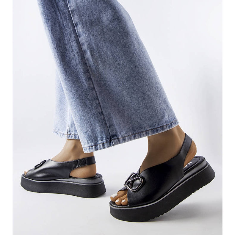 Sandalias de plataforma negras con adornos de Karino negro 1