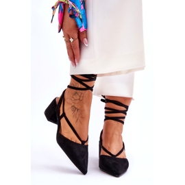 Zapatos negros de tacón bajo anudados Carlotte 1