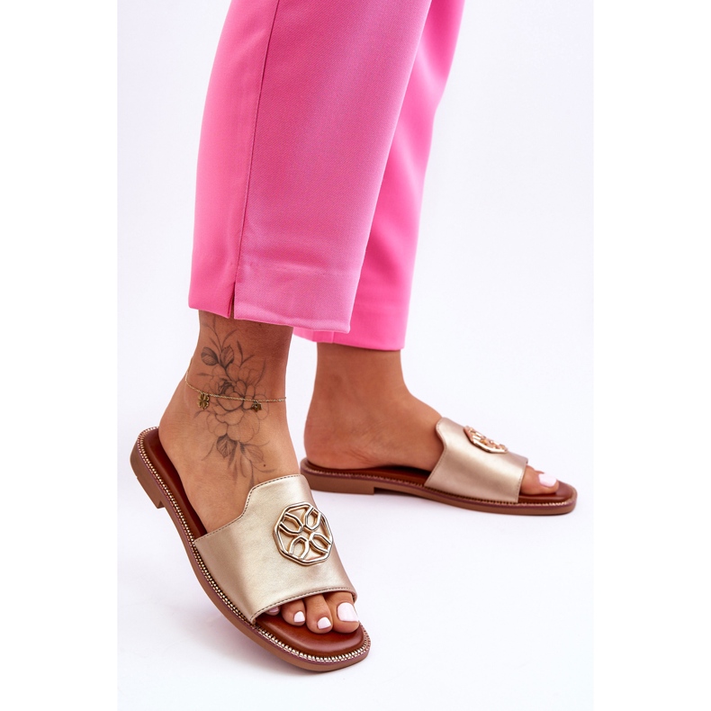 Sandalias Clásicas Mujer Tacón Plano Dorado Larotte 1