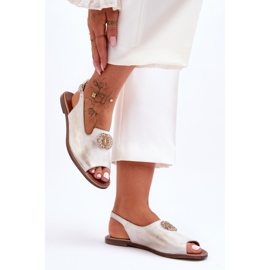 Sandalias Planas Piel Con Adorno Nicole 2744/004 Blanco-Oro 3