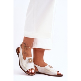 Sandalias Planas Piel Con Adorno Nicole 2744/004 Blanco-Oro 4