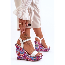 Sandalias De Mujer En Una Cuña Colorida Blanco Malibu 3