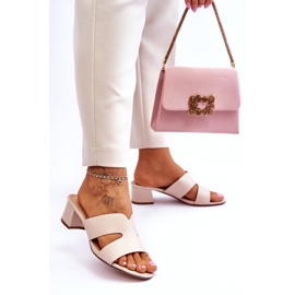 Chanclas clásicas de tacón bajo de cuero beige 2