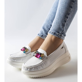 Mocasines blancos con cristales de Gisella 1 Mocasines blancos con cristales de Gisella 1