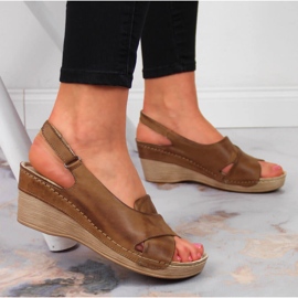 Sandalias con cuña en piel marrones de Dolce Pietro marrón 5
