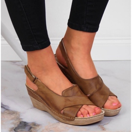 Sandalias con cuña en piel marrones de Dolce Pietro marrón 6