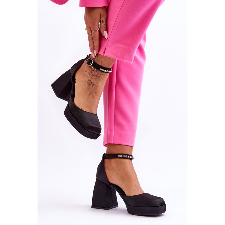 Bombas de moda en tacones masivos con circonitas Black Adel negro 2 Bombas de moda en tacones masivos con circonitas Black Adel negro 2