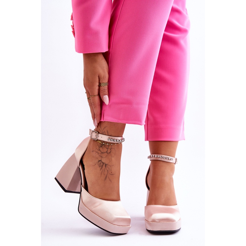 Bombas de moda en tacones masivos con circonitas beige Adel 2 Bombas de moda en tacones masivos con circonitas beige Adel 2