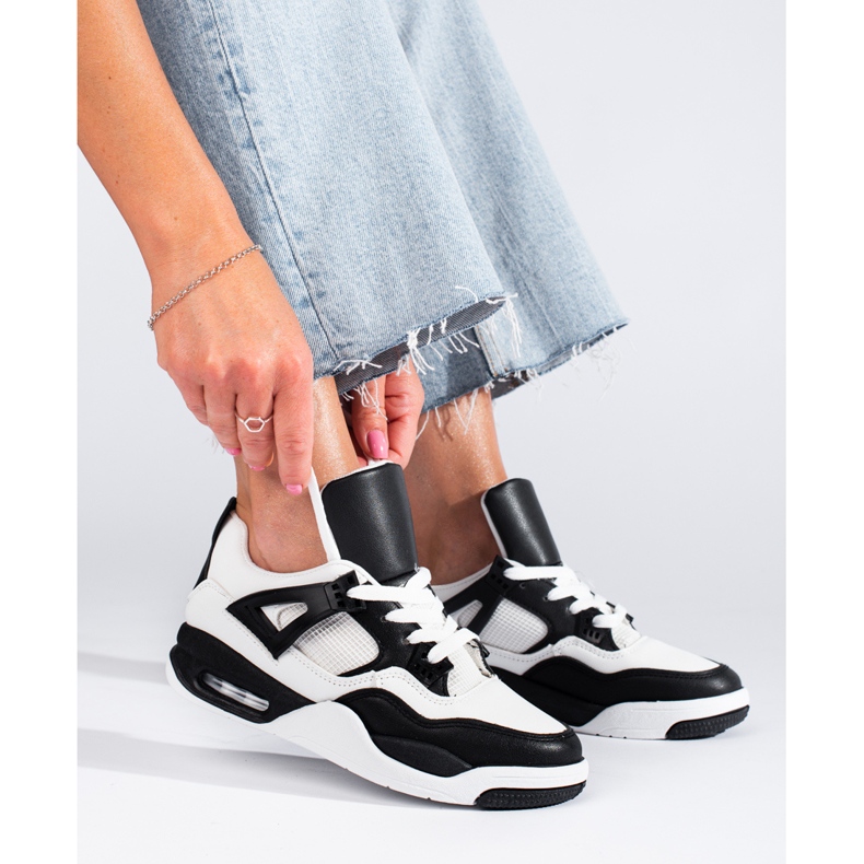 Zapatillas negras y blancas con suela gruesa de Shelovet negro 1