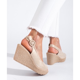 Sandalias cuña ante calado Shelovet beige 2