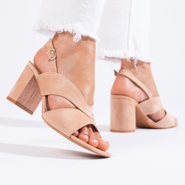 Sandalias de tacón alto en ante beige de Vinceza 3
