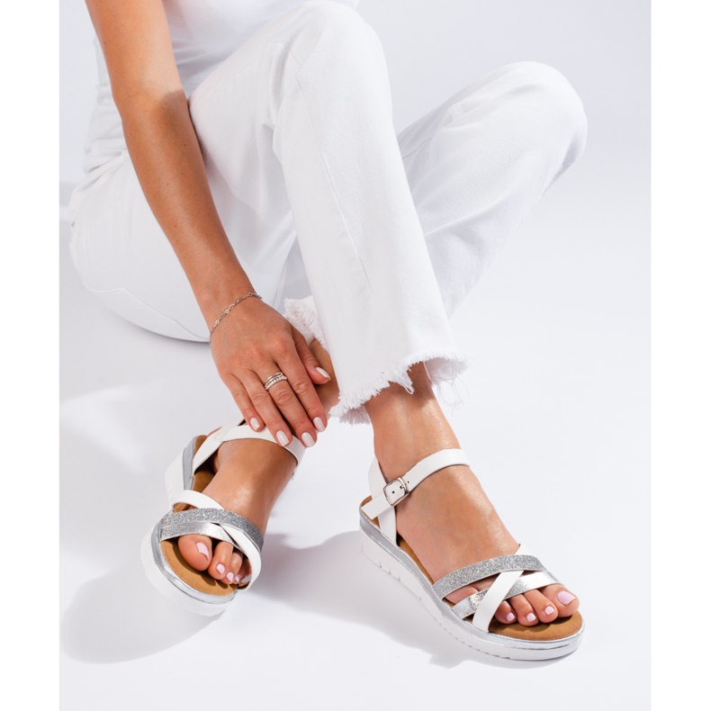 Sandalias blancas tacón bajo Shelovet blanco 1